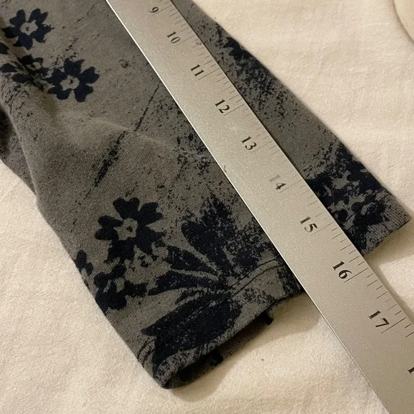 Vanilla Sugar Womens 1X Floral Lace Back Rhinestone 3/4 Sleeve V-Neck Top Gray - Picture 7 of 8